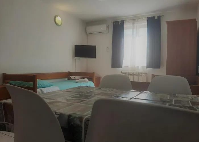 Barbara Gregovica * Pula